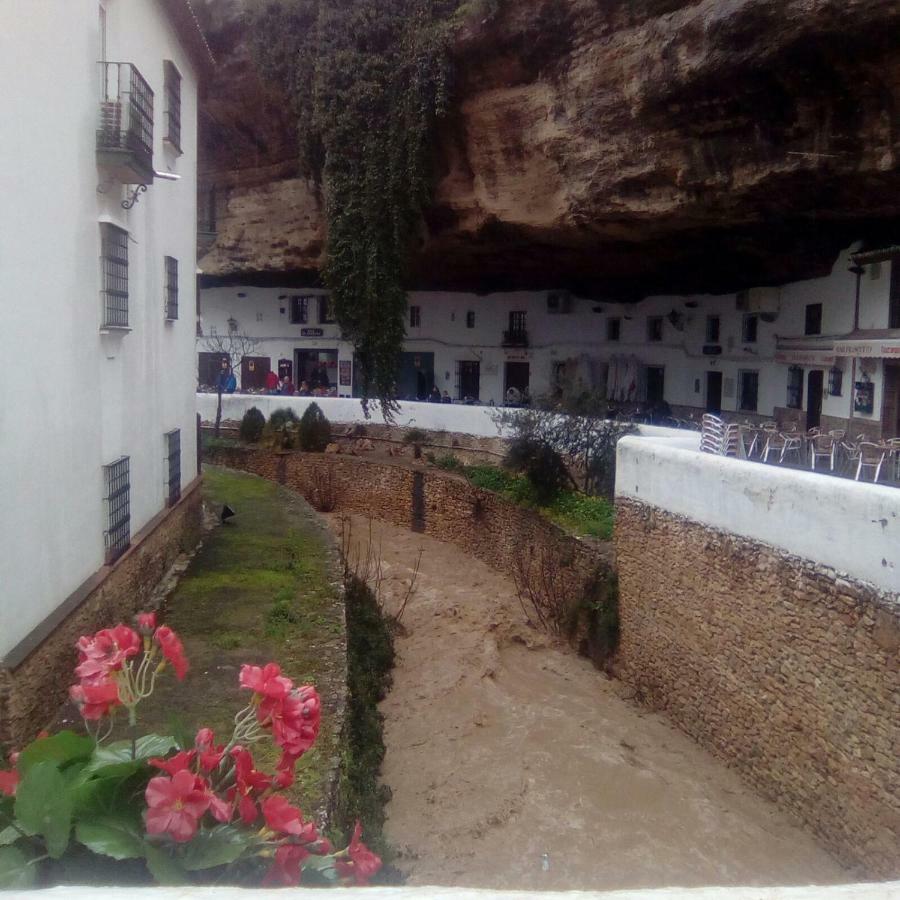 Апартаменты La Casa Del Rio Setenil De Las Bodegas Экстерьер фото